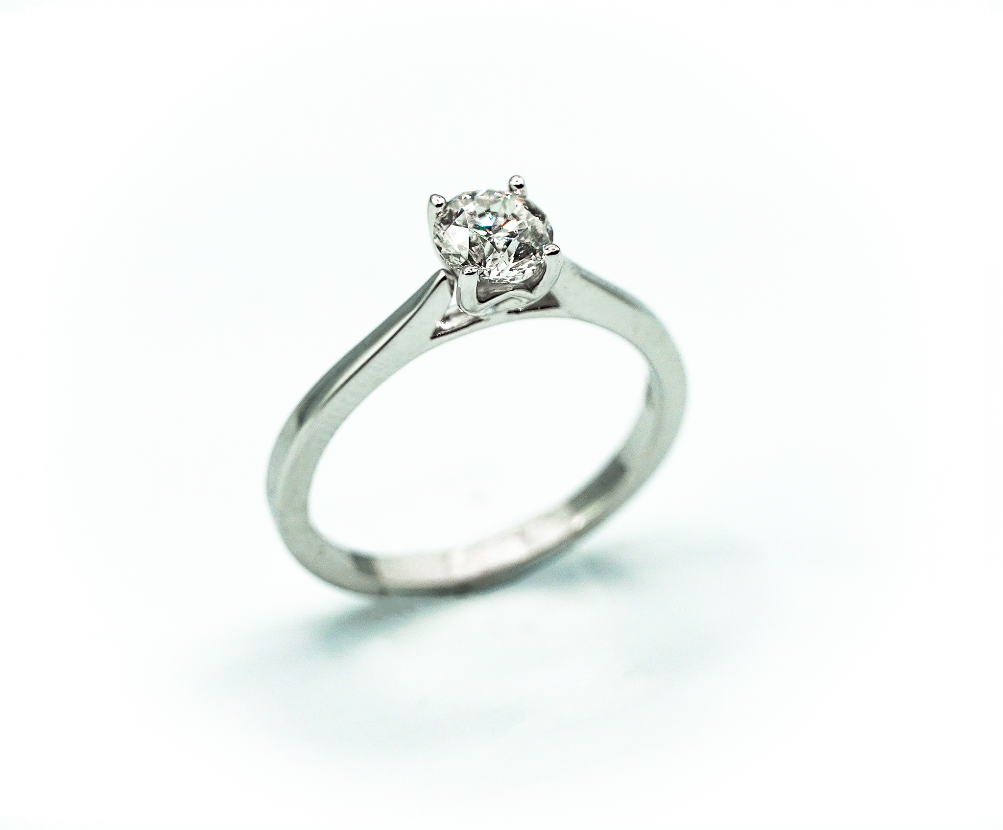 Montalvo Diamonds - Round Modified Brilliant Solitaire Ring in 14kt White Gold