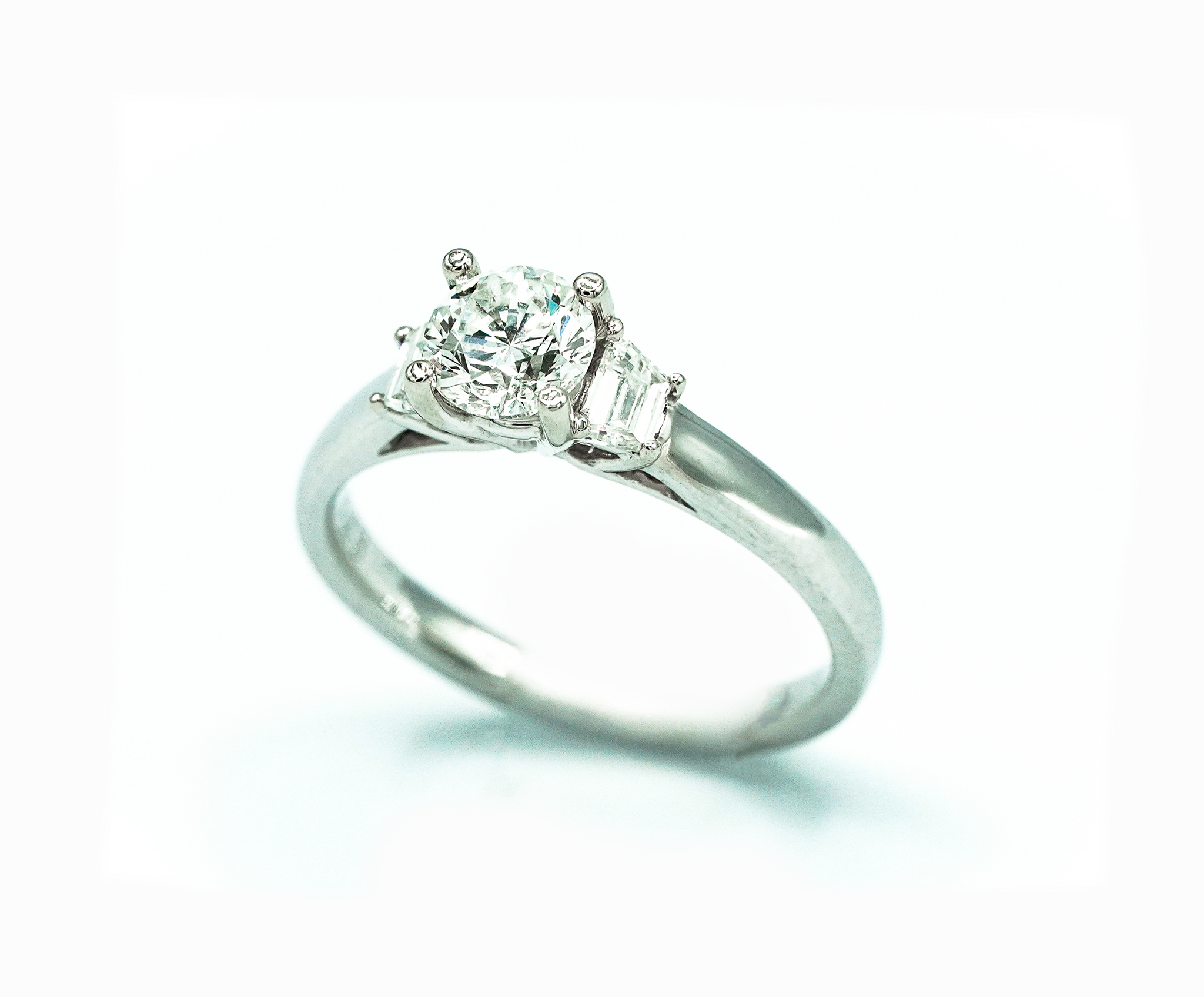 Montalvo Diamonds - Round Brilliant 3 Stone Ring in 14kt White Gold