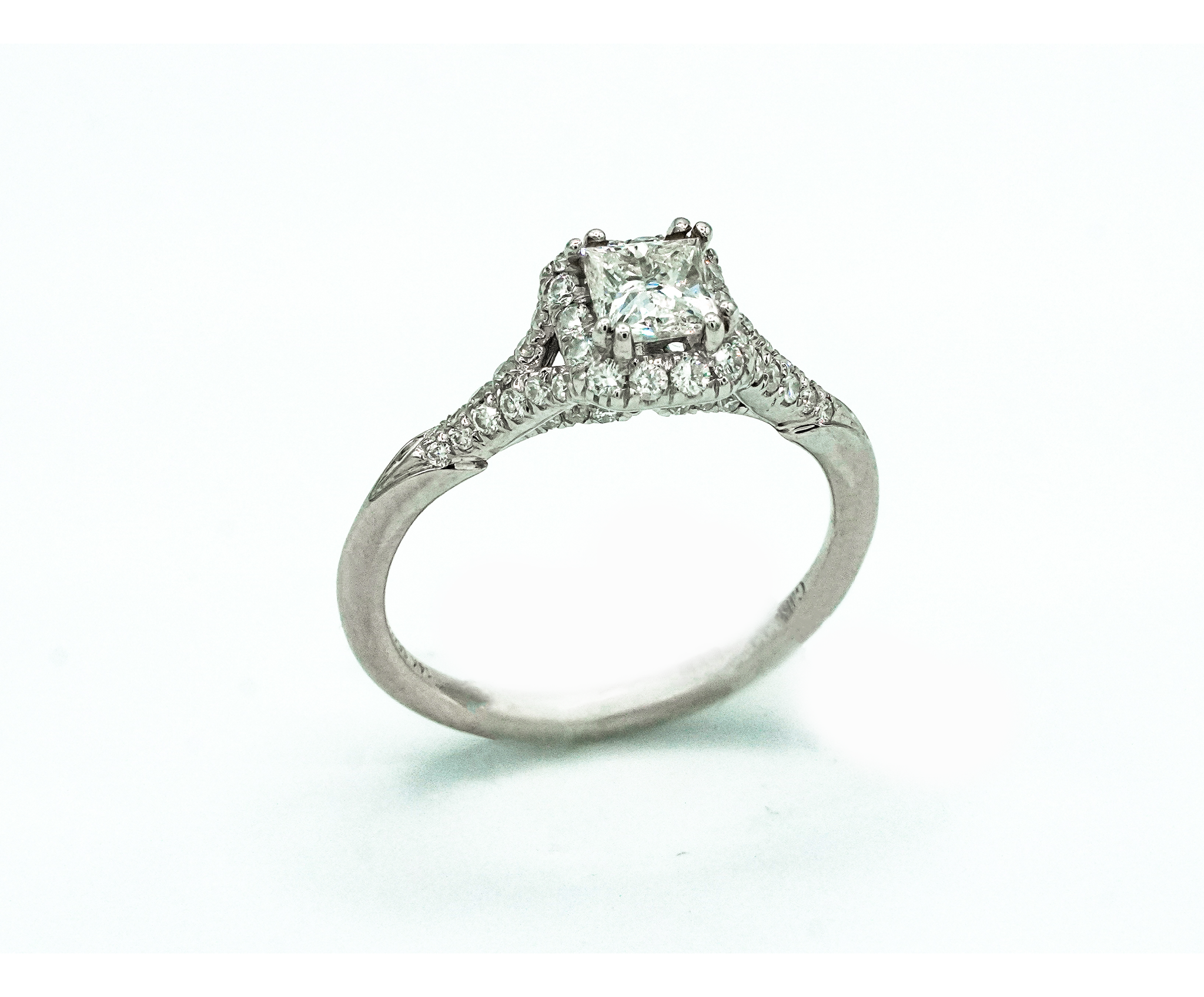 Montalvo Diamonds - Princess Cut Ring in 14kt Gold