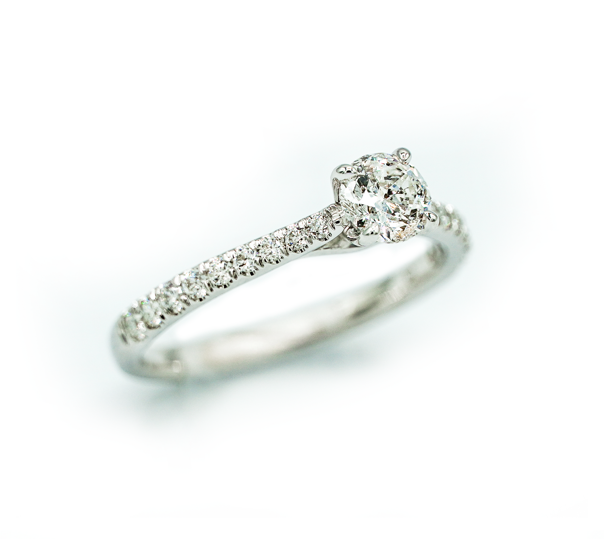 Montalvo Diamonds - Round Modified Brilliant Cut Ring in 14kt White Gold