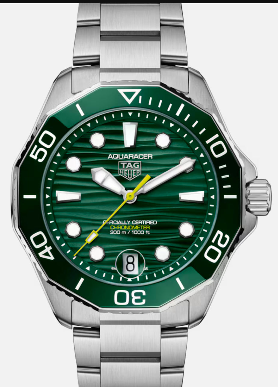 TAG HEUER -AQUARACER
PROFESSIONAL 300 DATE