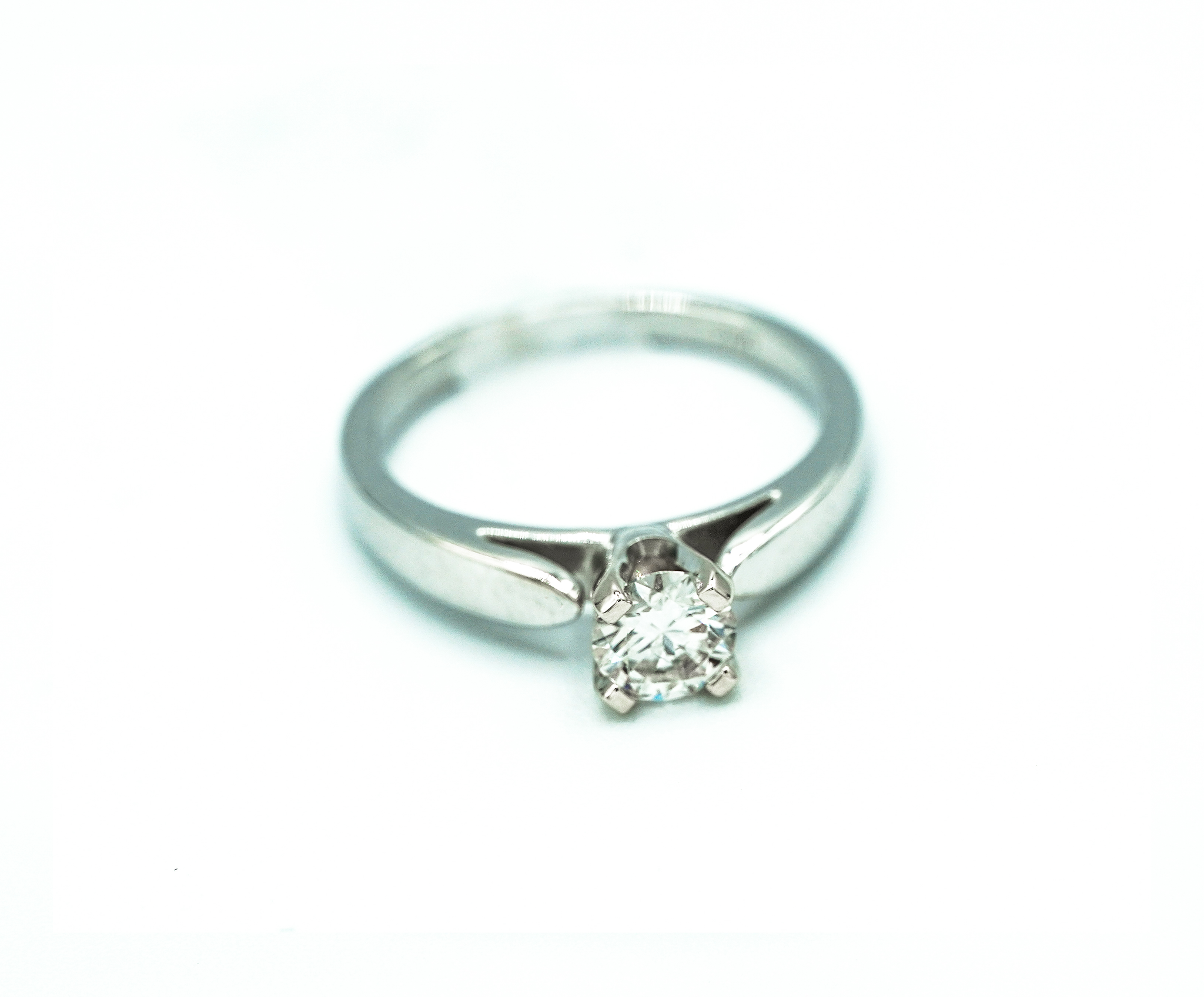 Montalvo Diamonds - Round Brilliant Solitaire Ring in 14k White Gold