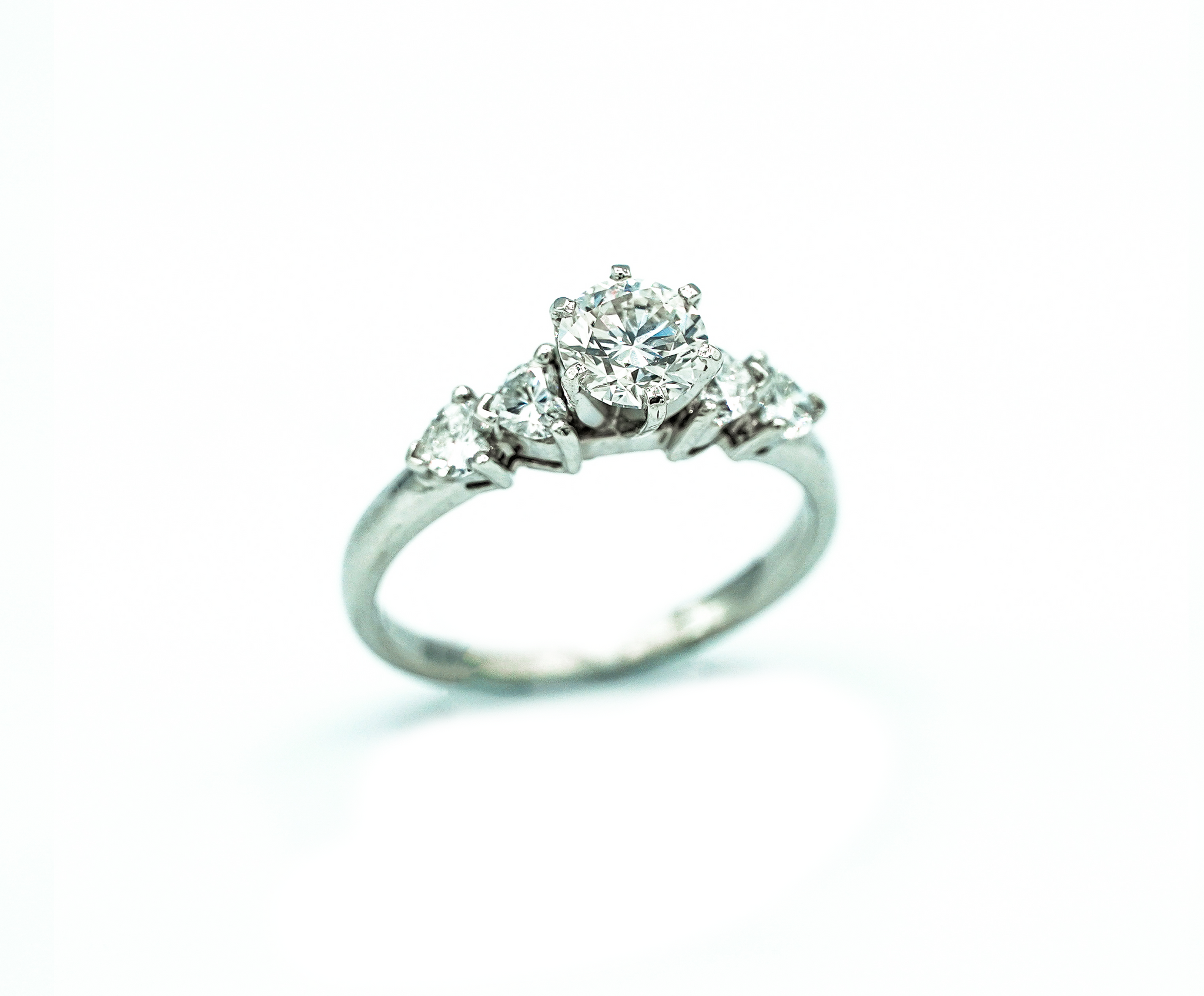 Montalvo Diamonds - 5 Stone Round Brilliant Cut Ring in 18k White Gold