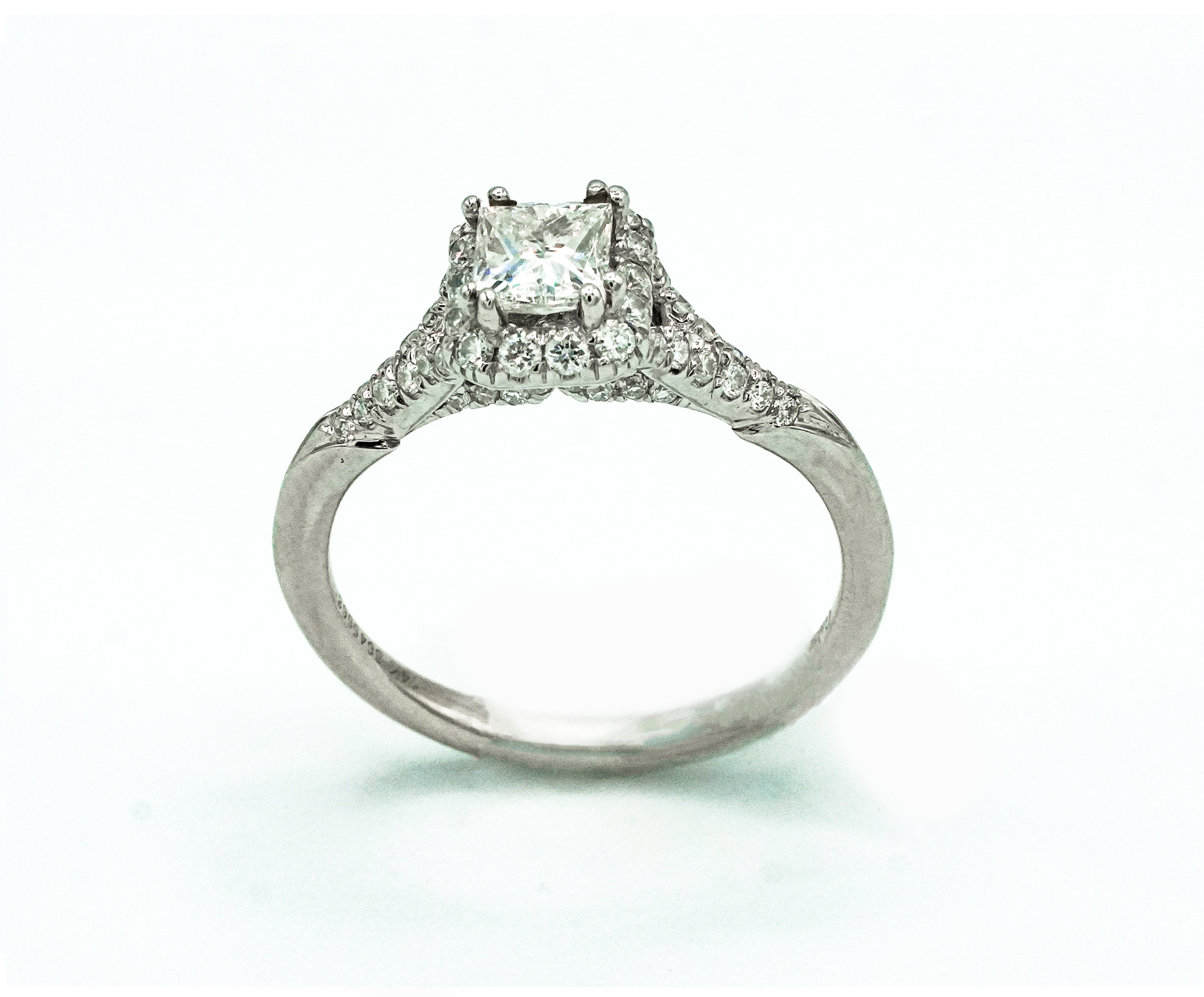 Montalvo Diamonds - Princess Cut Ring in 14kt Gold