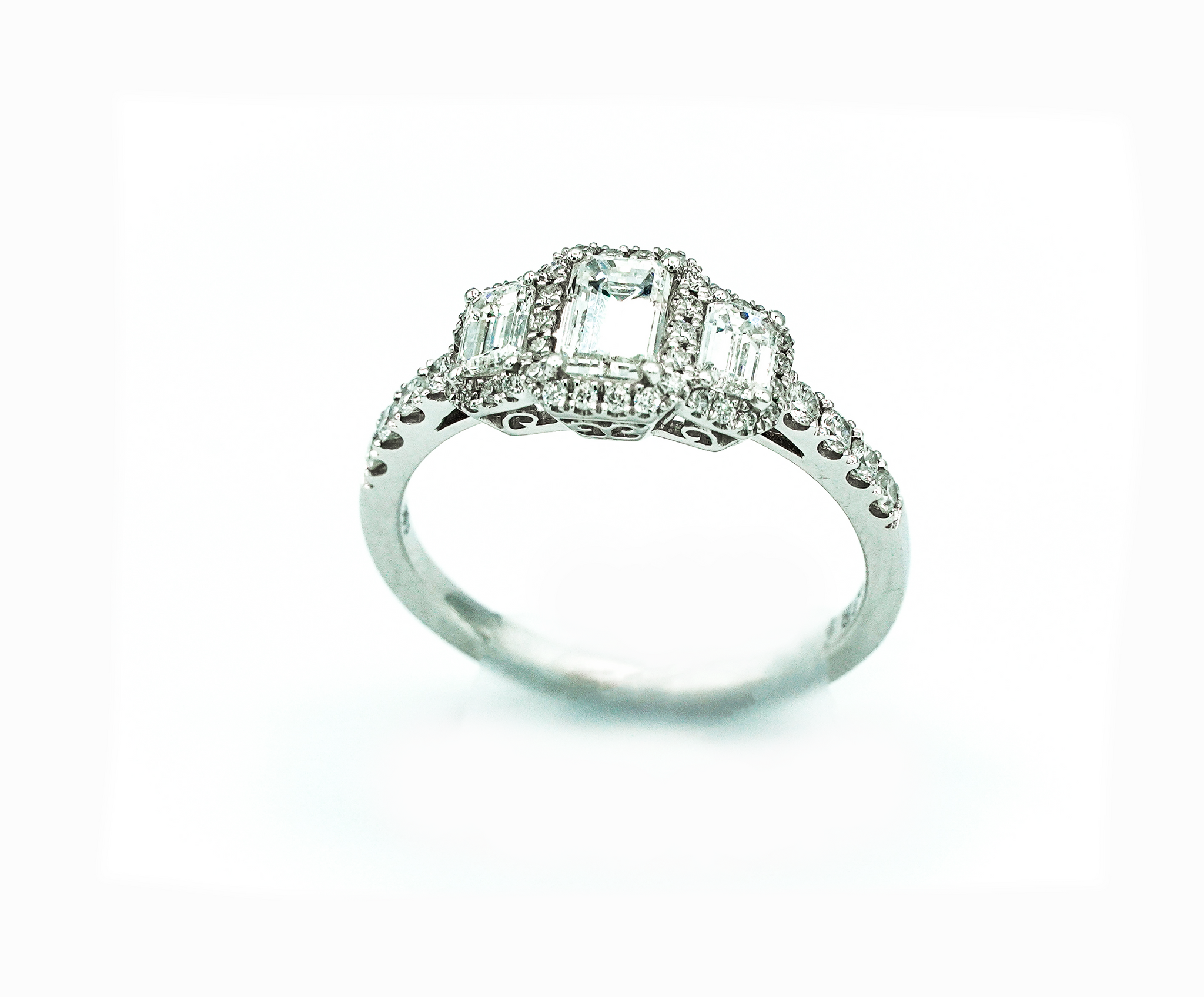 Montalvo Diamonds - One Lady's Diamond Engagement Ring in 14kt White Gold