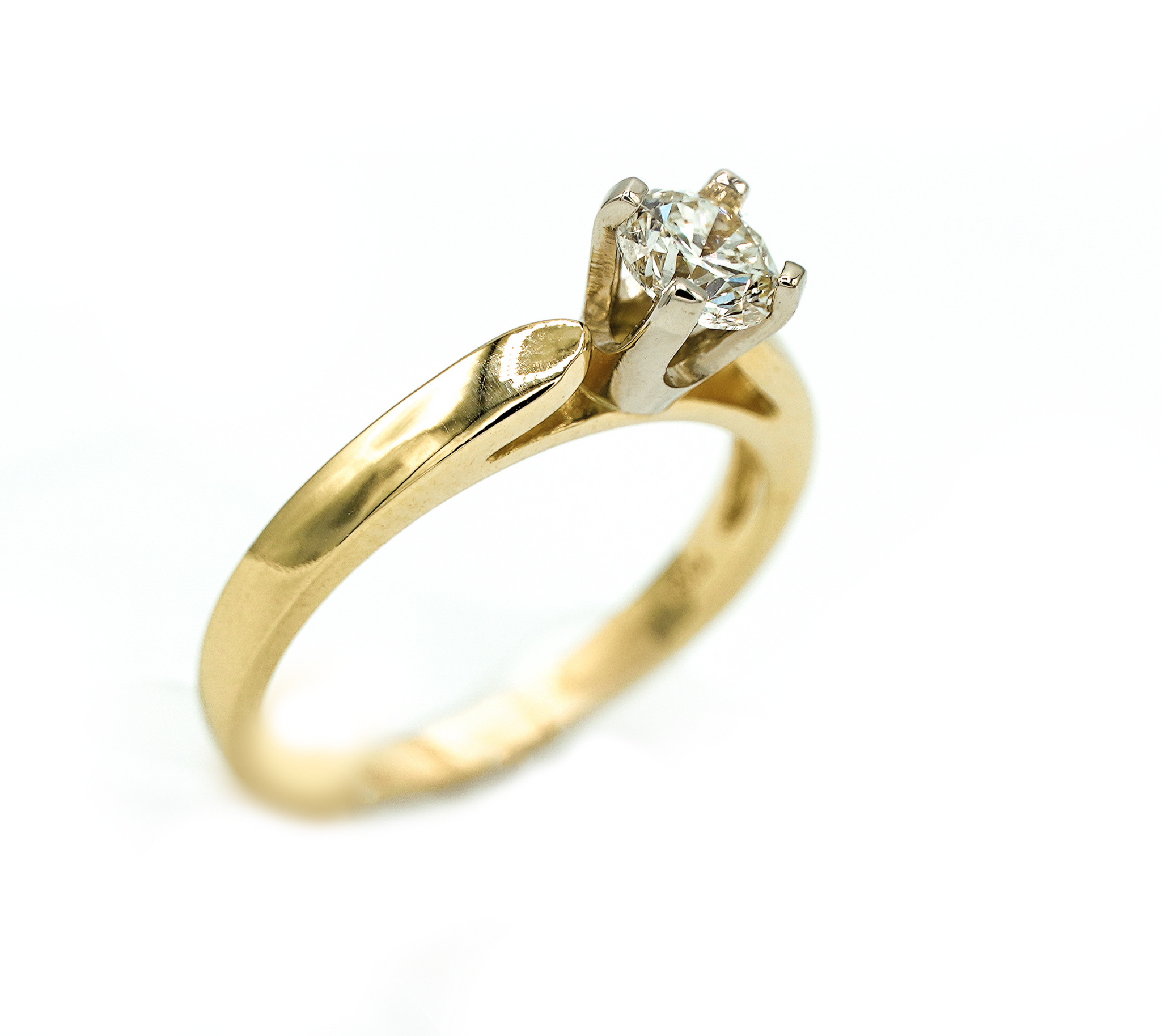 Montalvo Diamonds - Round Brilliant Solitaire Diamond Ring in 14k Yellow Gold