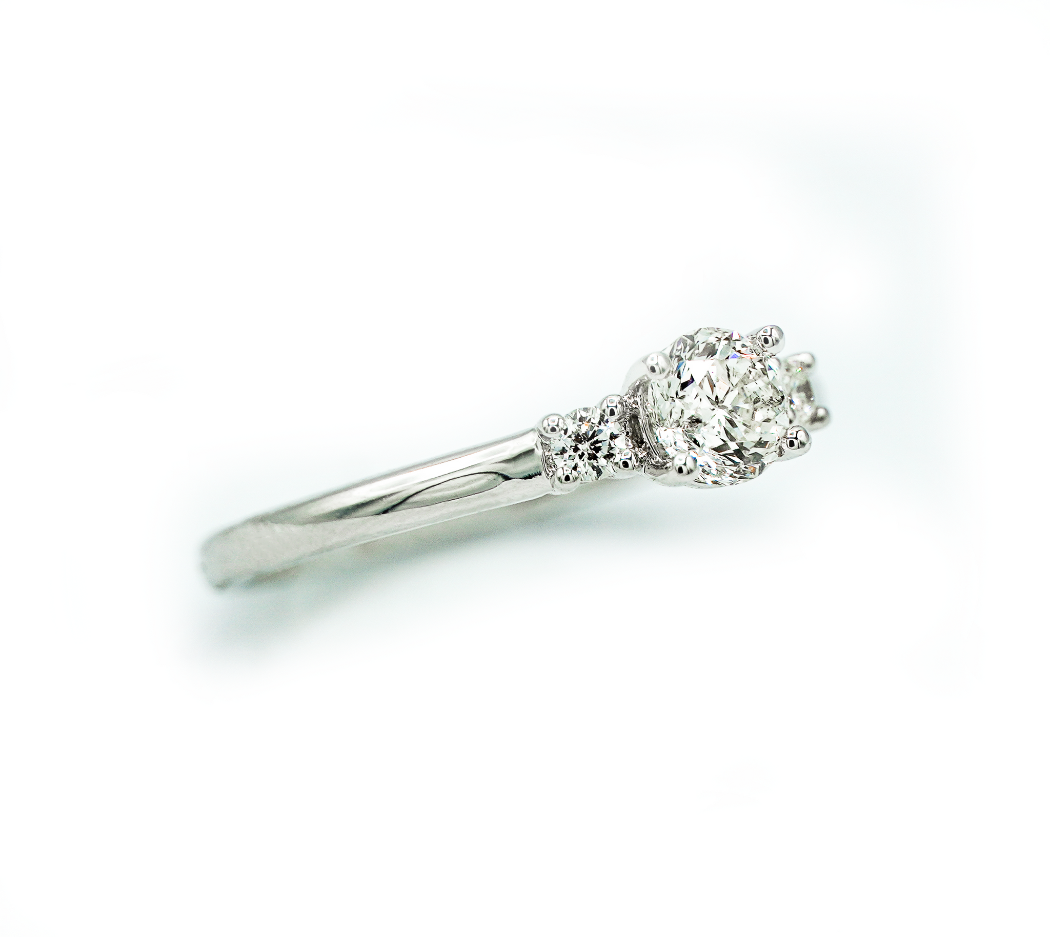 MEMOIRE- ROUND MODIFIED BRILLIANT RING .50CT