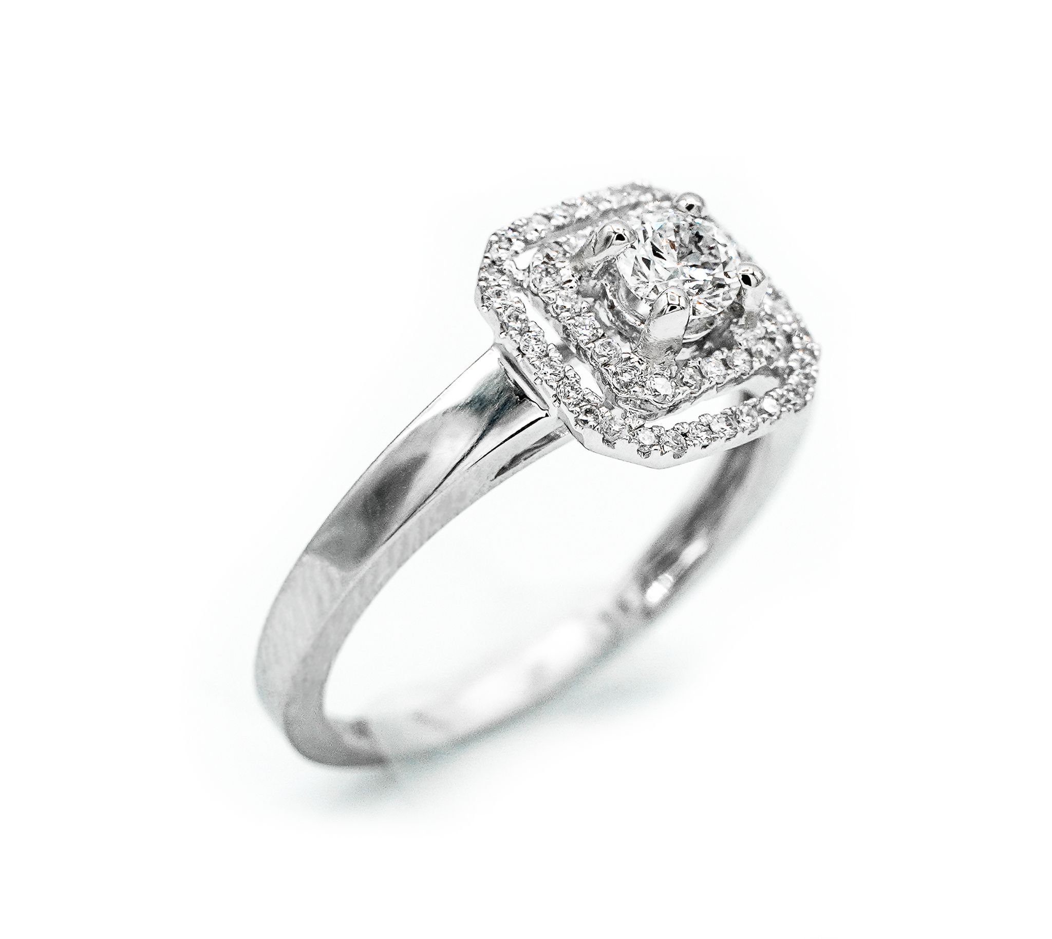 Montalvo Diamonds- Round Brilliant Halo Ring in 14kt White Gold