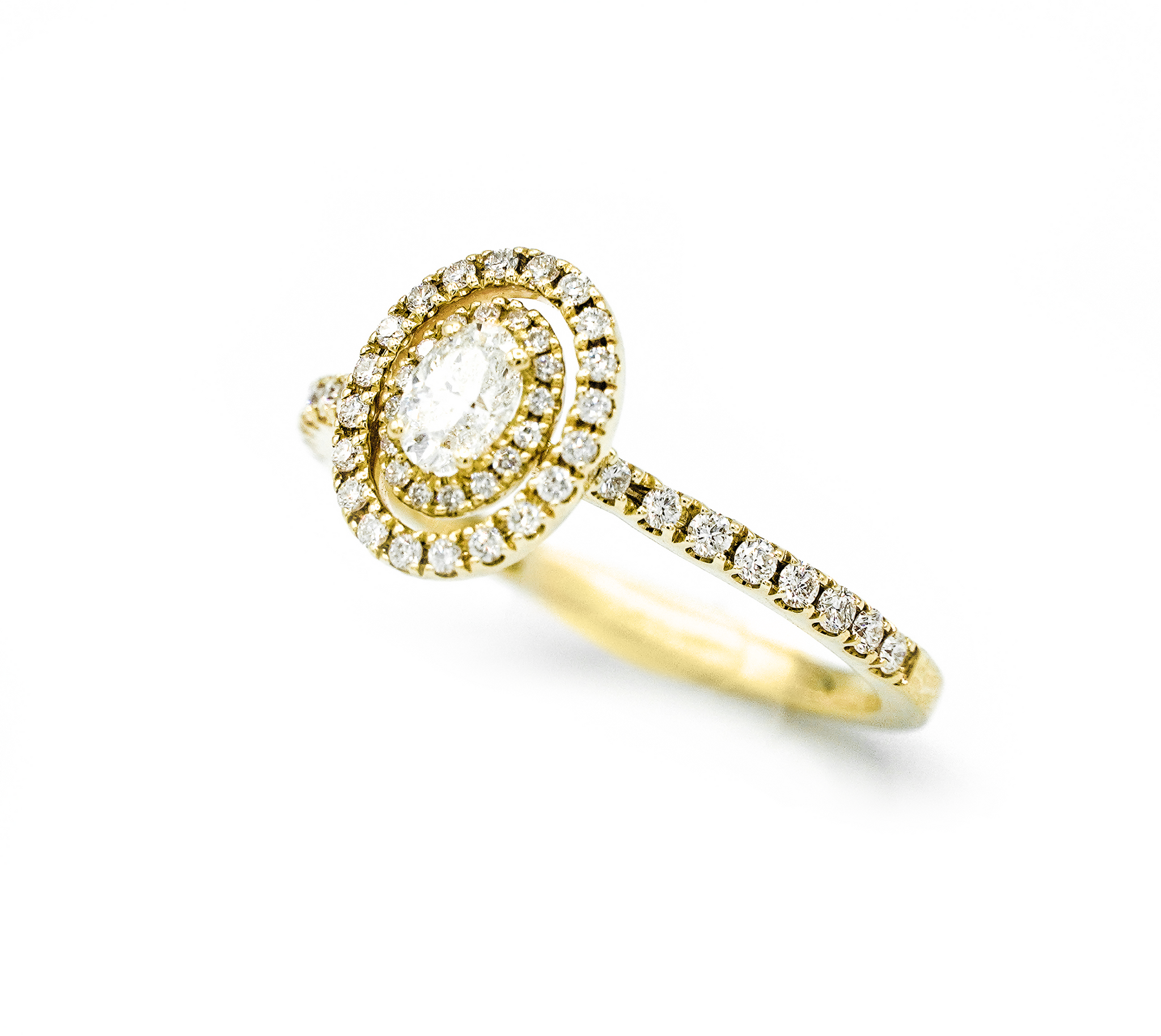 Zeghani - Oval Brilliant Cut Ring in 14kt Yellow Gold