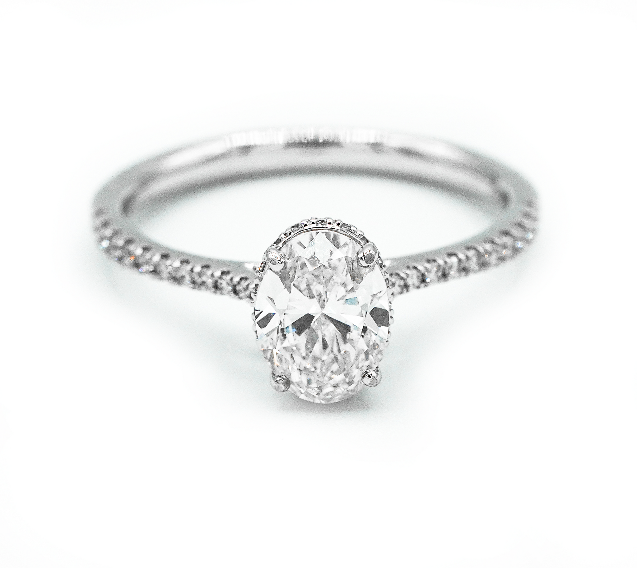 Zeghani - Oval Brilliant Cut Ring in 14kt White Gold