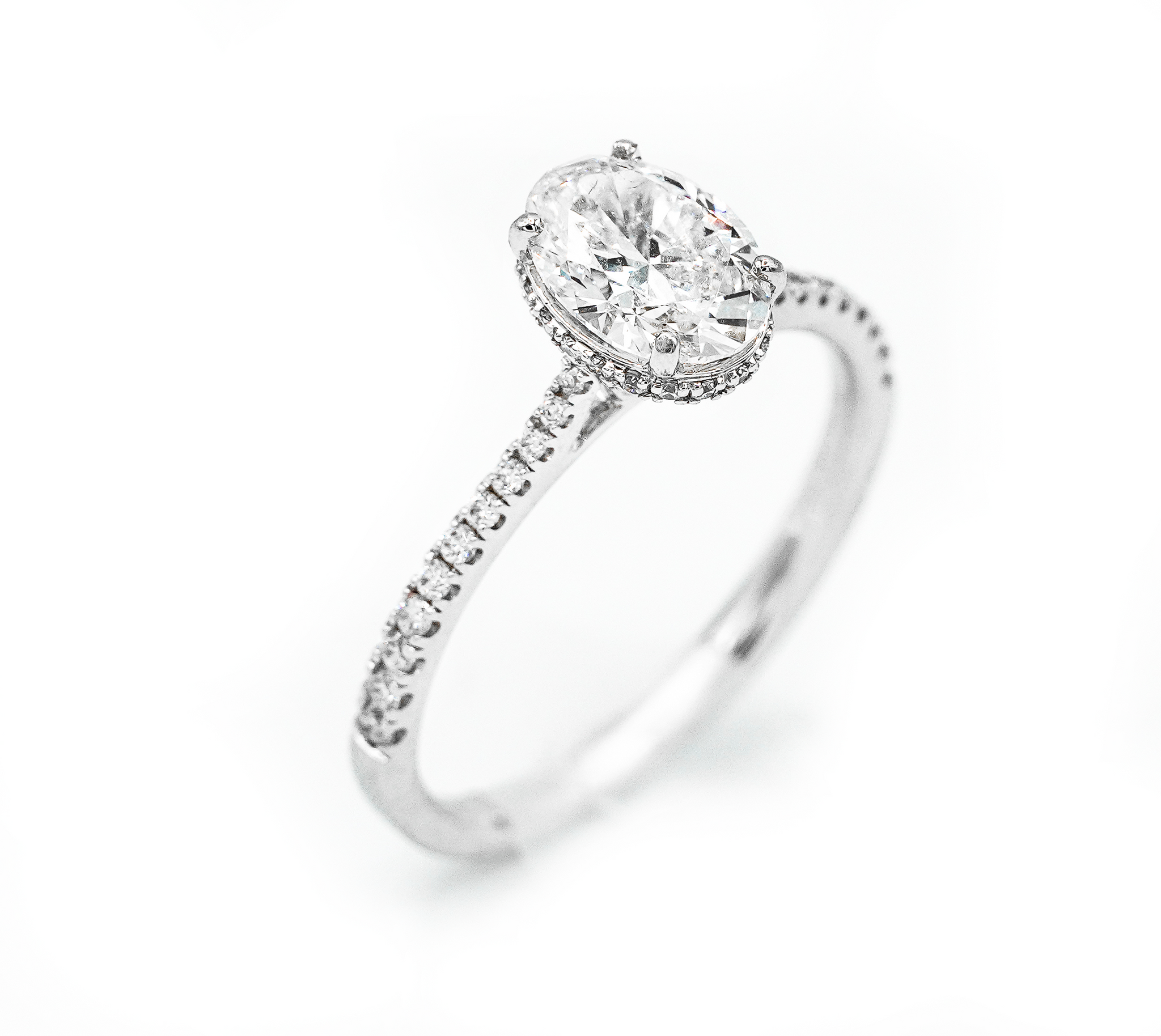 Zeghani - Oval Brilliant Cut Ring in 14kt White Gold